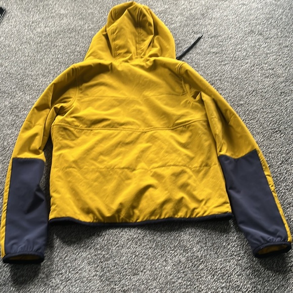 The North Face Lightweight Jacket - Picture 9 of 10